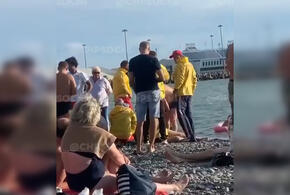 На пляже в Сочи турист резко потерял сознание ВИДЕО
