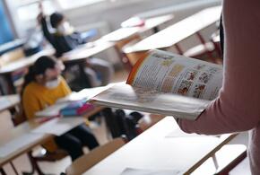 В России началась проверка школьного учебника со ссылкой на порносайт