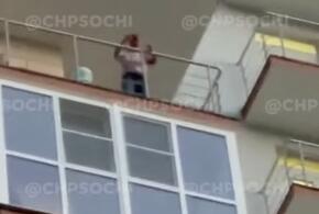 В Сочи дебошир с балкона кидал гвозди в прохожих ВИДЕО