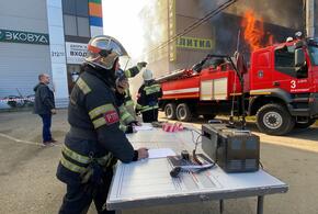 В Краснодаре горит трехэтажное здание