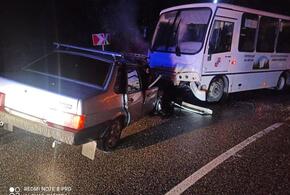 В Сочи в аварии автобуса и легковушки погиб пассажир