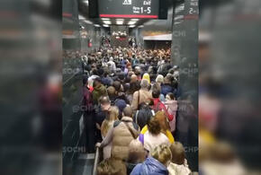 На вокзале в Сочи произошло столпотворение ВИДЕО