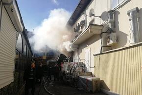 В Анапе сгорели склады магазина ВИДЕО