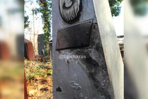 В Краснодаре на Славянском кладбище вандалы сожгли венки на могиле
