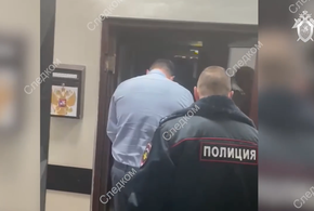 На карманные расходы: в Краснодаре на взятке 160 тысяч задержали сотрудника мэрии ВИДЕО