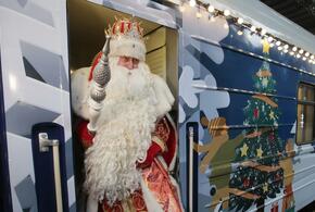 Сказочный поезд Деда Мороза смогут посетить не все дети