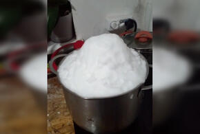 Жители Туапсе топят снег, чтобы сварить еду детям ВИДЕО