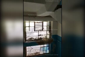 «Дом плющит»: в Сочи из разрушающейся пятиэтажки продолжают эвакуацию людей ВИДЕО