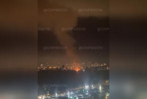 Из-за пожара в Хостинском районе Сочи перекрыли дорогу ВИДЕО