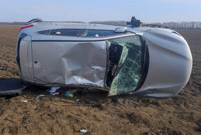 На Кубани в ДТП перевернулась иномарка, водитель погиб