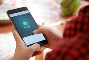 Мессенджер WhatsApp введет реакции на сообщения и объединит чаты