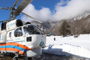 Троих туристов эвакуировали с горы Большой Тхач на Кубани 