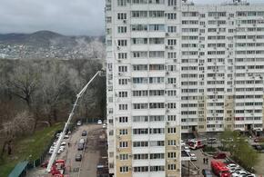 В Новороссийске в 16-этажке вспыхнули вещи
