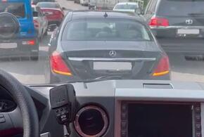 В Сочи водитель на Mercedes не пропустил машину скорой помощи