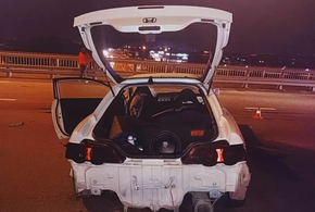 В Краснодаре в результате ДТП пассажир вылетел на трассу через багажник