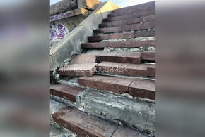 В Новороссийске разваливается лестница у мемориала «Малая Земля»