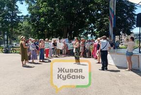 Жители Горячего Ключа вышли на массовый митинг ВИДЕО