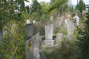 На кладбище в Сочи нашли тело 30-летней женщины, ее убил иностранец ВИДЕО