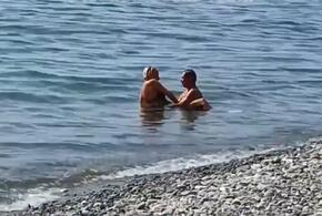 Занимаются сексом на пляже в Сочи порно видео