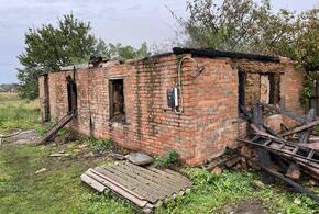 На Кубани при пожаре обрушилась крыша частного дома, погиб мужчина