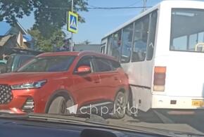 На окраине Краснодара в ДТП  попал пассажирский автобус