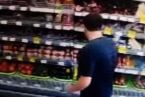 Засунул колбасу в трусы: в Геленджике на видео сняли мужчину в магазине