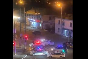 В Краснодаре пьяный водитель, сбегая от полиции, врезался в столб