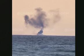 В Черном море горит корабль