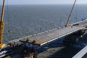 На Крымском мосту установили первый пролёт левой автомобильной части