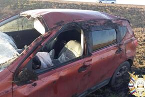 На Кубани Nissan Qashqai вылетел с дороги и перевернулся, погиб водитель 