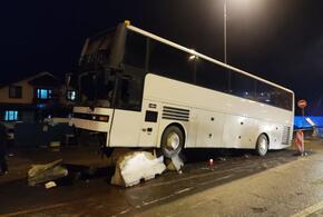 На Кубани рейсовый автобус с пассажирами встал на дыбы