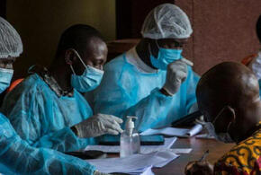 В Африке вспышка вируса, способного превратить человека в призрака