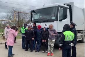 Треш: на активистов, выступающих против свалки в Полтавской, двинулся мусоровоз