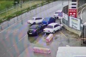 В Сочи водитель «семерки» скрылся с места ДТП, но потерял госномер