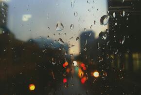 Холодный атмосферный фронт задерживается на Кубани: за окном снова дождь