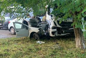 На Кубани в лобовом столкновении с грузовиком погиб водитель иномарки 