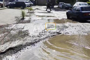 В Краснодаре на дороге, которую ремонтировали по поручению Путина, люди тонут в грязи