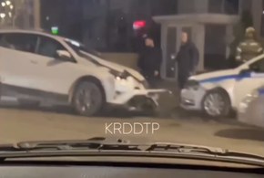 В Краснодаре произошло массовое ДТП с патрульным автомобилем