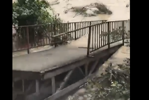 Мост унесло на глазах: новый удар стихии в Туапсе