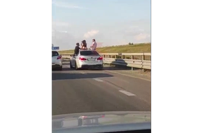 В Краснодаре оштрафовали водителя БМВ, на капоте которого топлес танцевала девушка