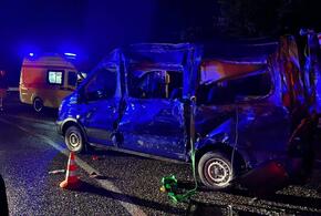 В Сочи фура снесла микроавтобус с пассажирами, есть погибший