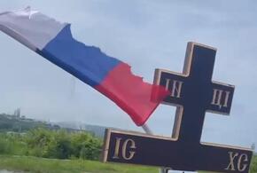 Во Владивостоке порезали флаги на могилах участников СВО