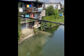 В Сочи жители Дагомыса обнаружили сброс из канализации в реку