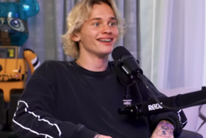 Известного тиктокера Даню Милохина на Кубани ждет повестка в военкомат 