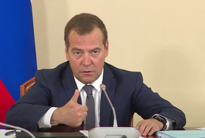 Медведев заявил, что на контрактную службу поступили 280 тысяч человек
