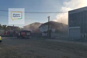 На Западном обходе Краснодара загорелся склад сельскохозяйственной техники