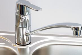 В Краснодаре из-за крупной аварии на трубопроводе без воды остались почти 60 домов