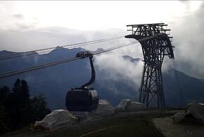 В Сочи из-за грозового фронта остановили канатную дорогу