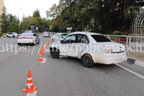 В Сочи погиб водитель, который хотел развернуться через сплошную