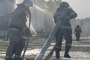 В Сочи пожарные около трех часов боролись с огнем  после взрыва на АЗС на улице Авиационной